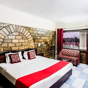 Oscar Regency Hotel
